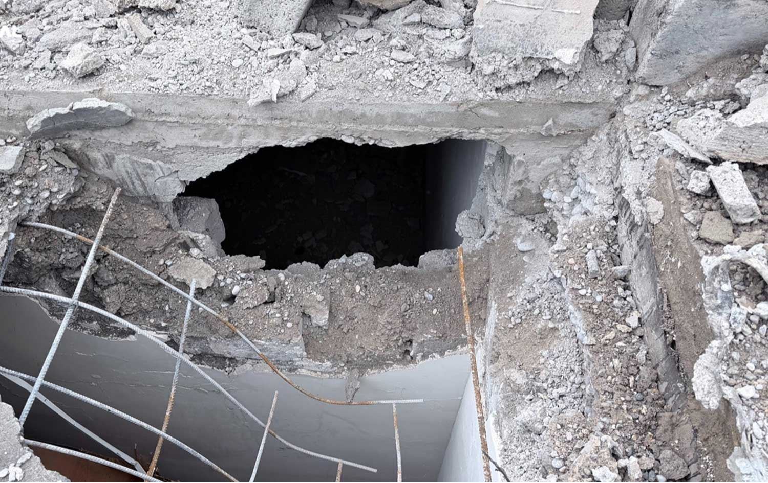 فدوة أحدثتها مسيّرة في سقف منزل بأربيل/ فرهاد دولمري-رووداو