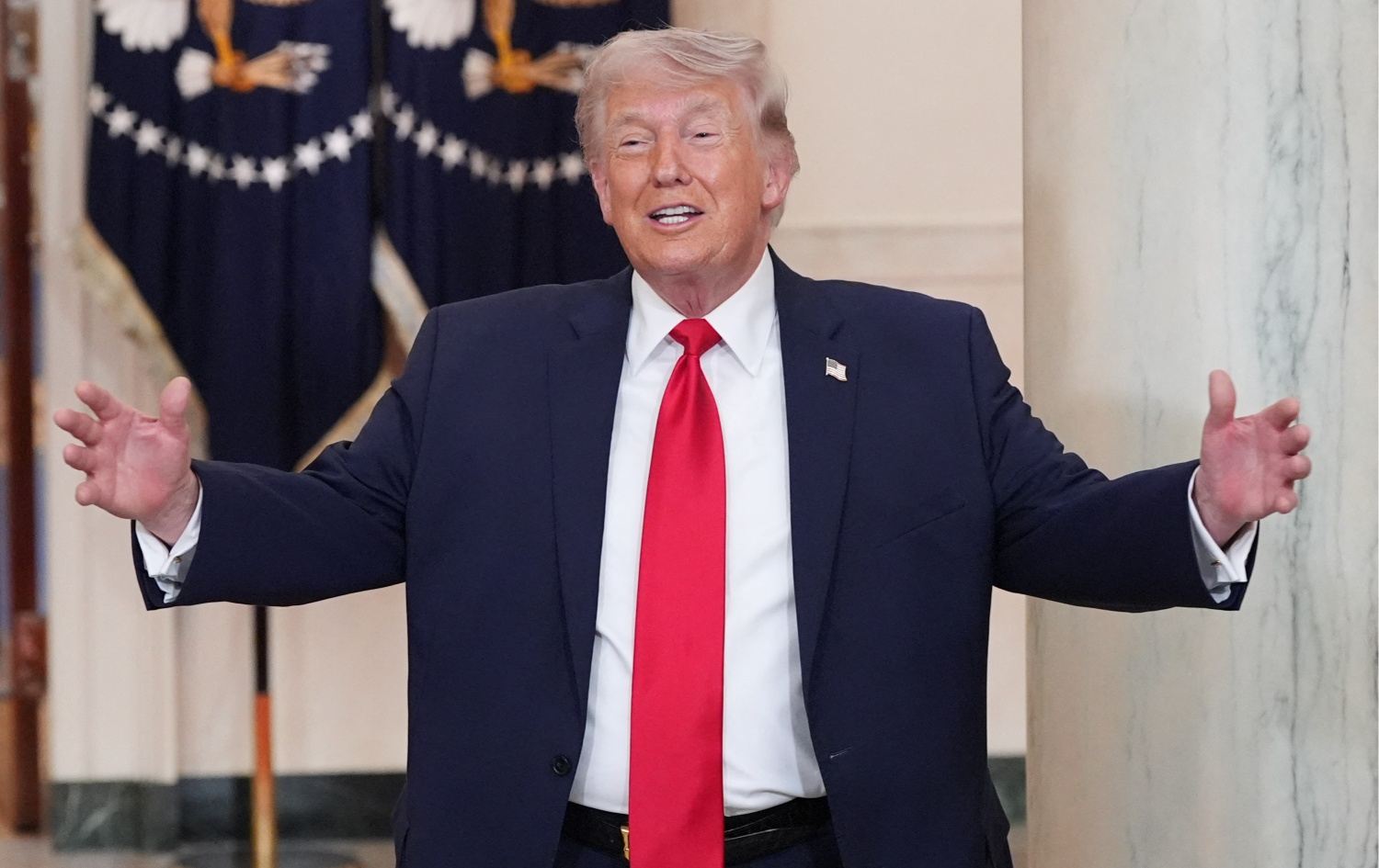 ترەمپ: دەتوانین بە ئاسانی تەنگەی هورمز بکەینەوە و دەست بەسەر نەوتەکەدا بگرین