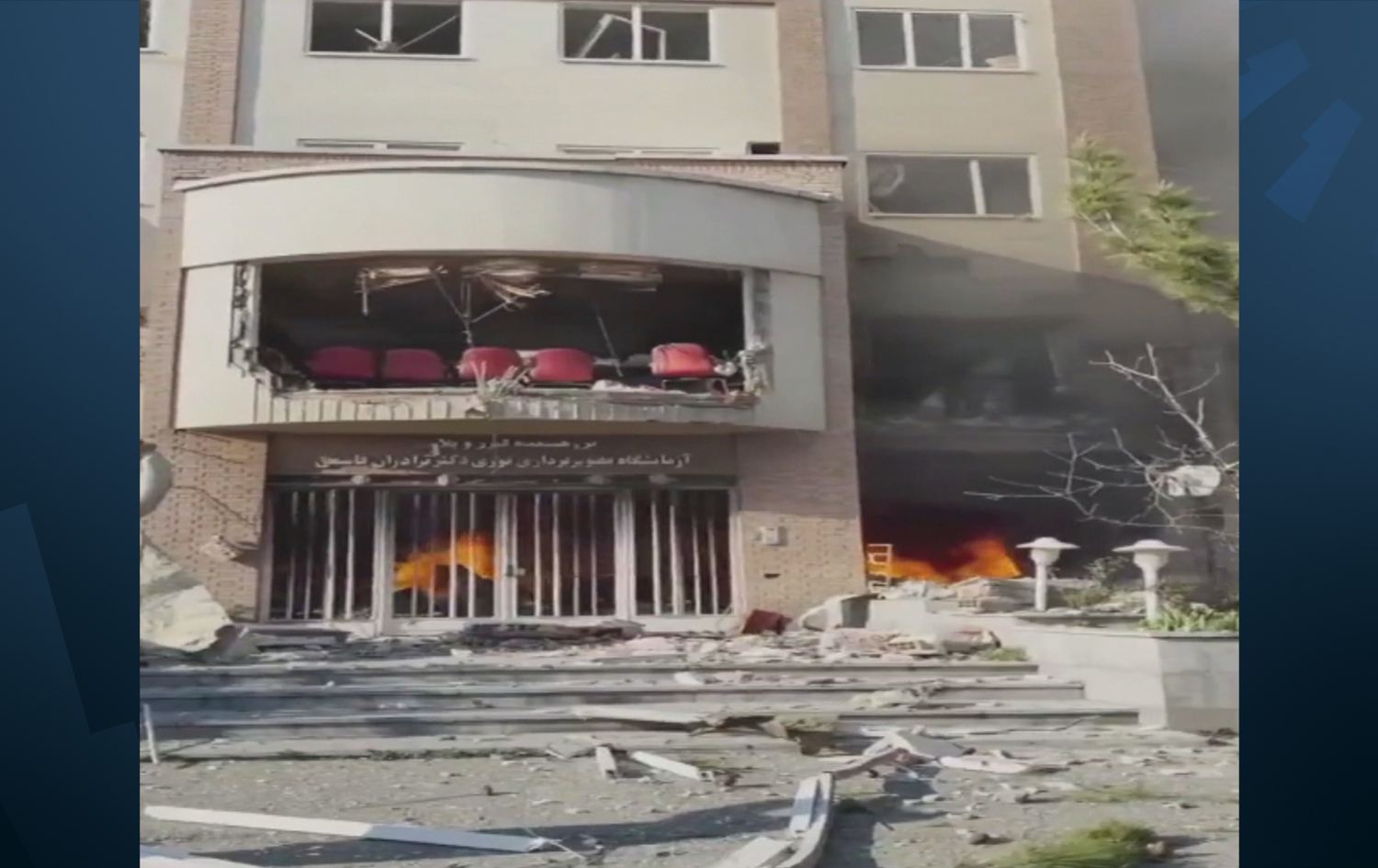 دیمەنێکی زانکۆکە لەدوای بۆردوومان. 