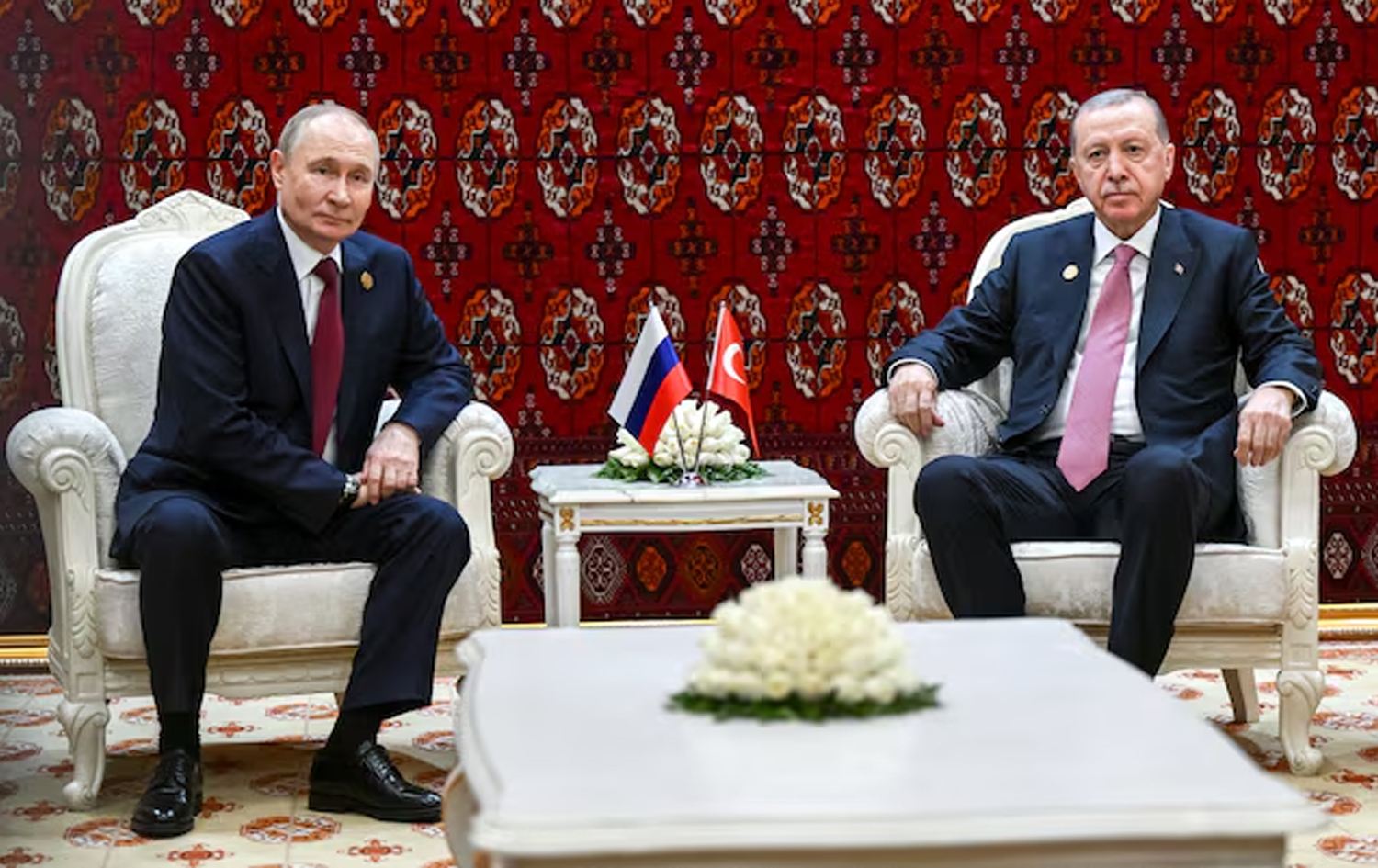 کۆبوونەوەی پووتین و ئەردۆغان لە تورکمەنستان لە 12-12-2025. وێنە: Reuters