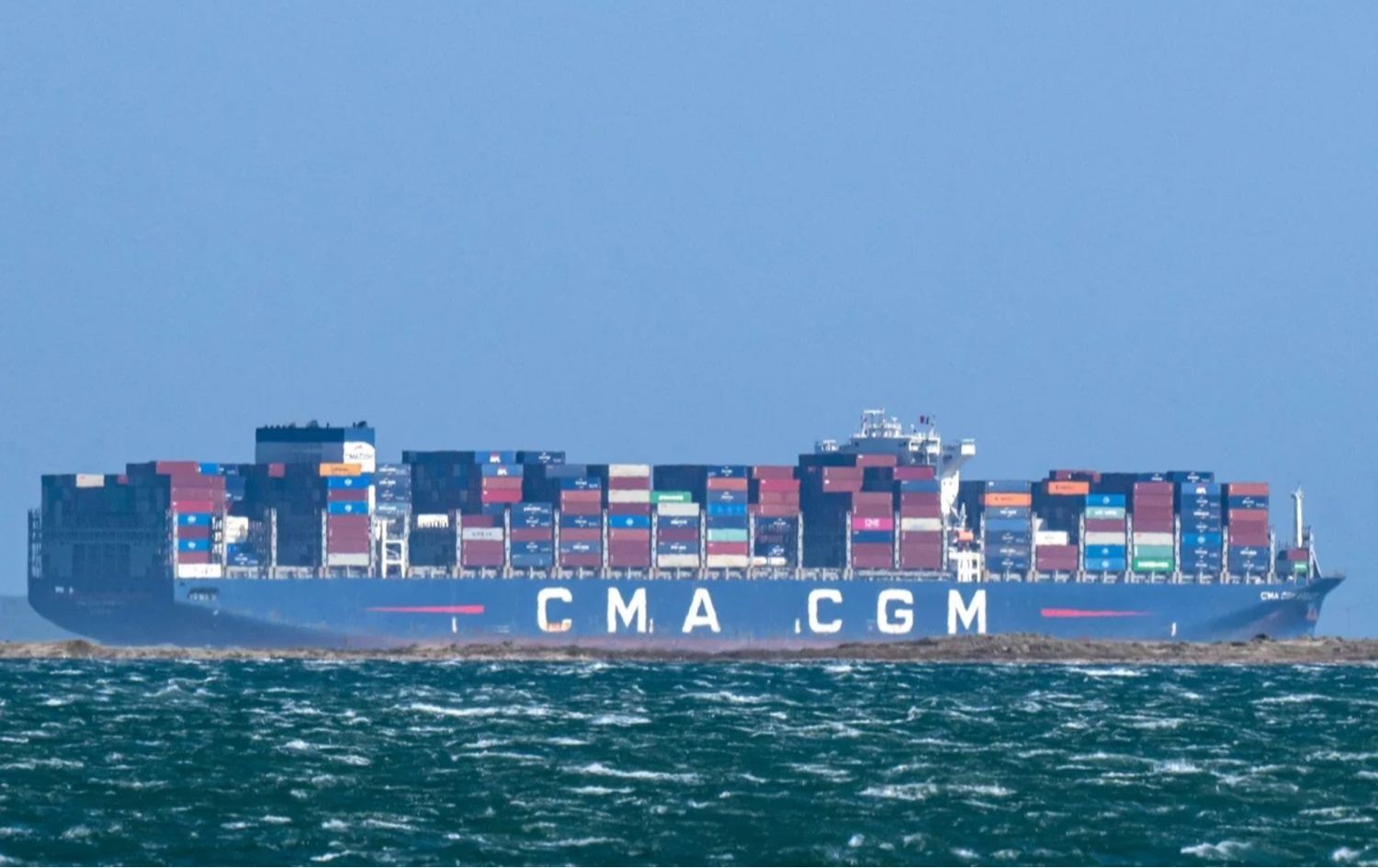 کەشتییەکی ژاپۆنی بە تەنگەی هورمزدا تێپەڕی