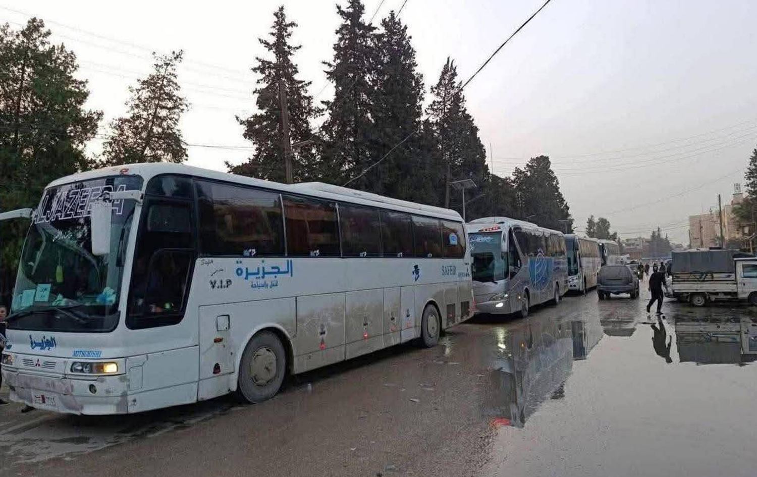 حافلات نقل مهجَّري عفرين العائدين إلى منطقتهم من الجزيرة
