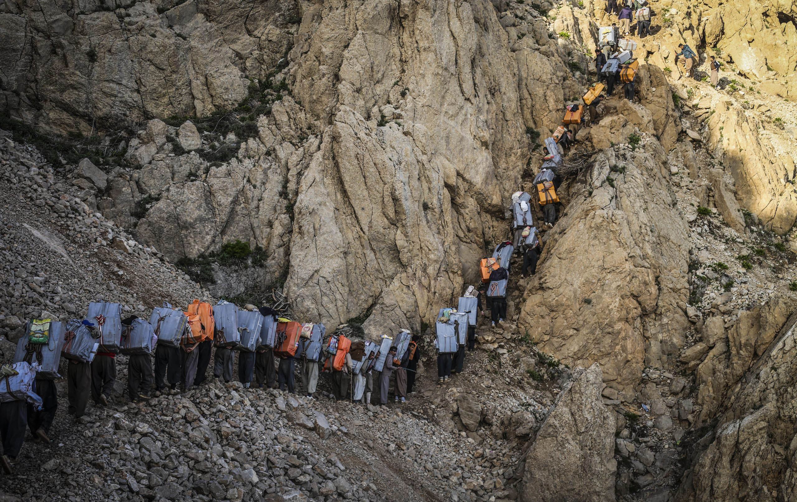 بەهۆی جەنگەوە هەزاران خێزانی رۆژهەڵاتی کوردستان کە کۆڵبەرییان دەکرد بێکاربوون