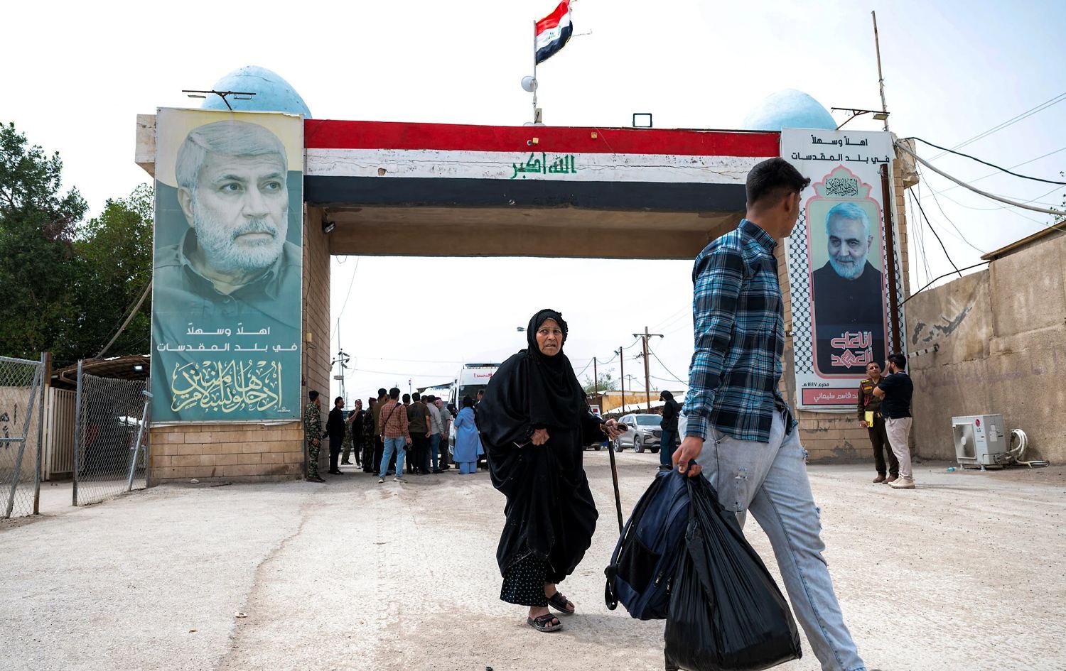 Sınır kapısından İran’a yardım götüren Haşdi Şabi konvoyuna hava saldırısı