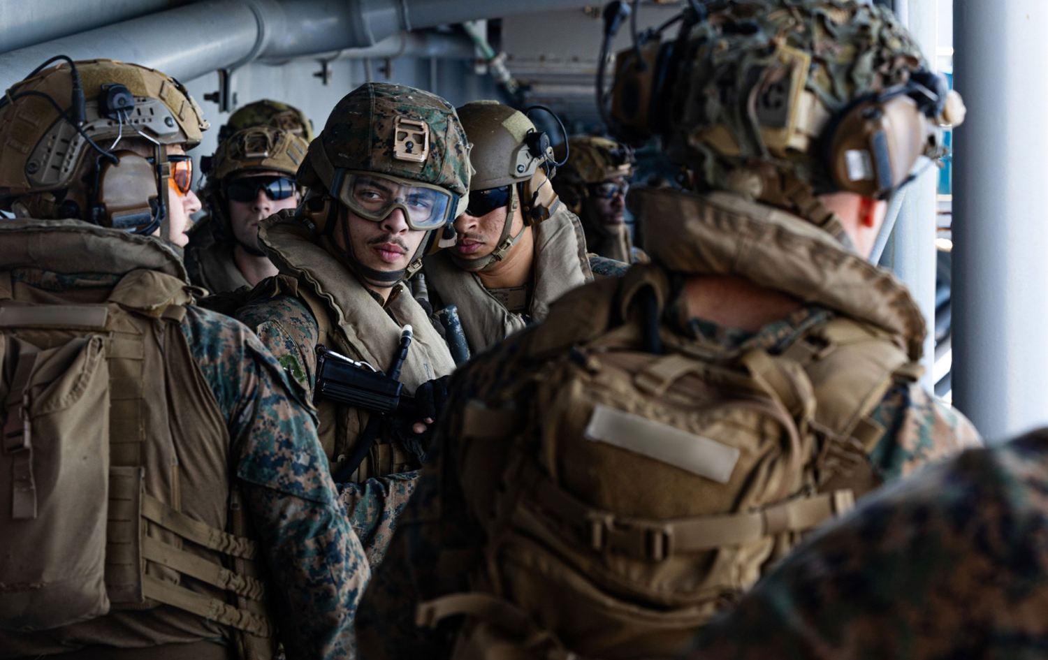 مشاة البحرية الأميركية على متن السفينة "يو إس إس طرابلس"-Centcom