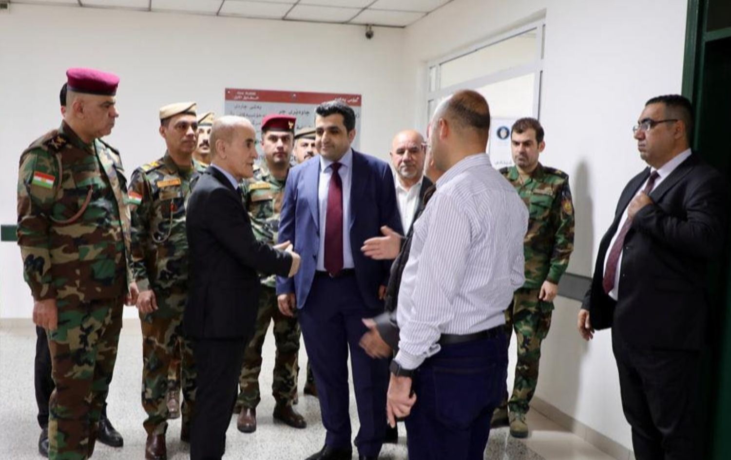 وەزیری پێشمەرگە لە نەخۆشخانەی سەردانی پێشمەرگە بریندارەکەی کرد