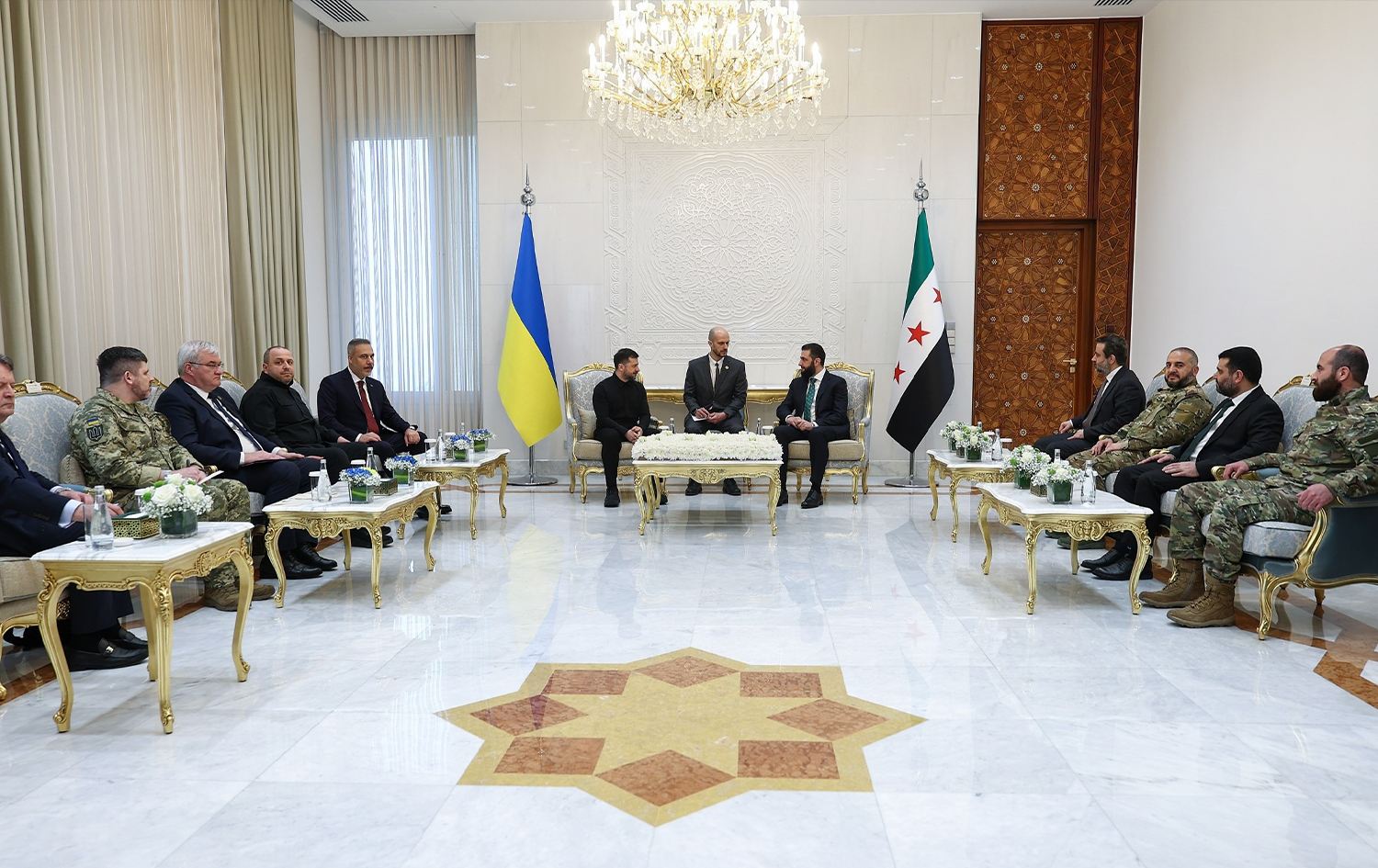 الرئيس السوري أحمد الشرع، التقى في دمشق بالرئيس الأوكراني فولوديمير زيلنسكي، ووزير الخارجية التركي هاكان فيدان