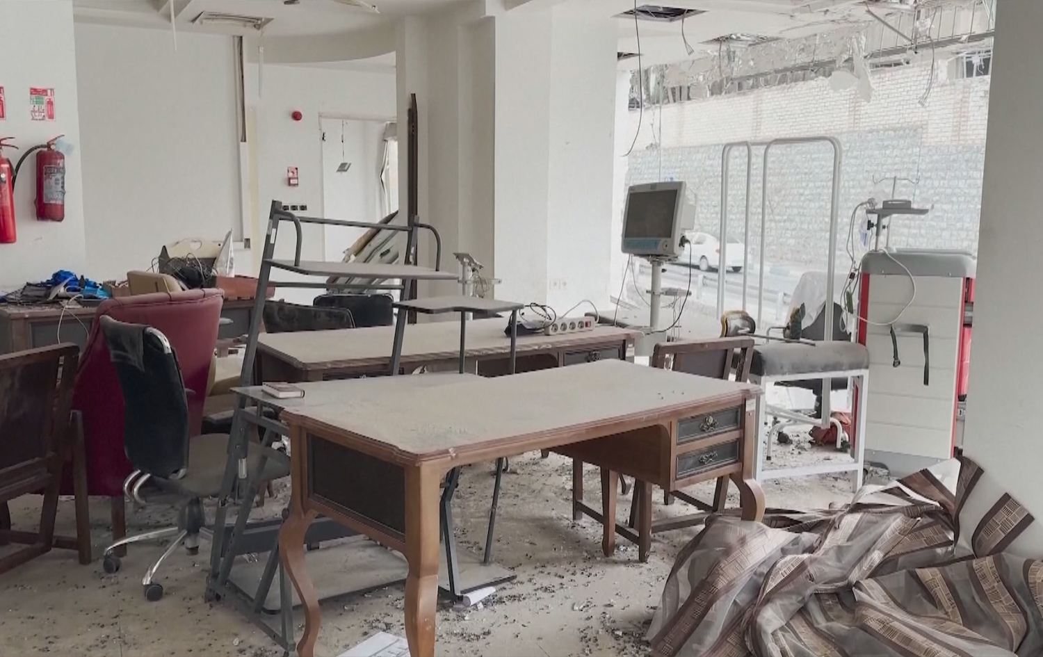 ناوەندێکی تەندروستی وێرانکراوە لە ئێران.