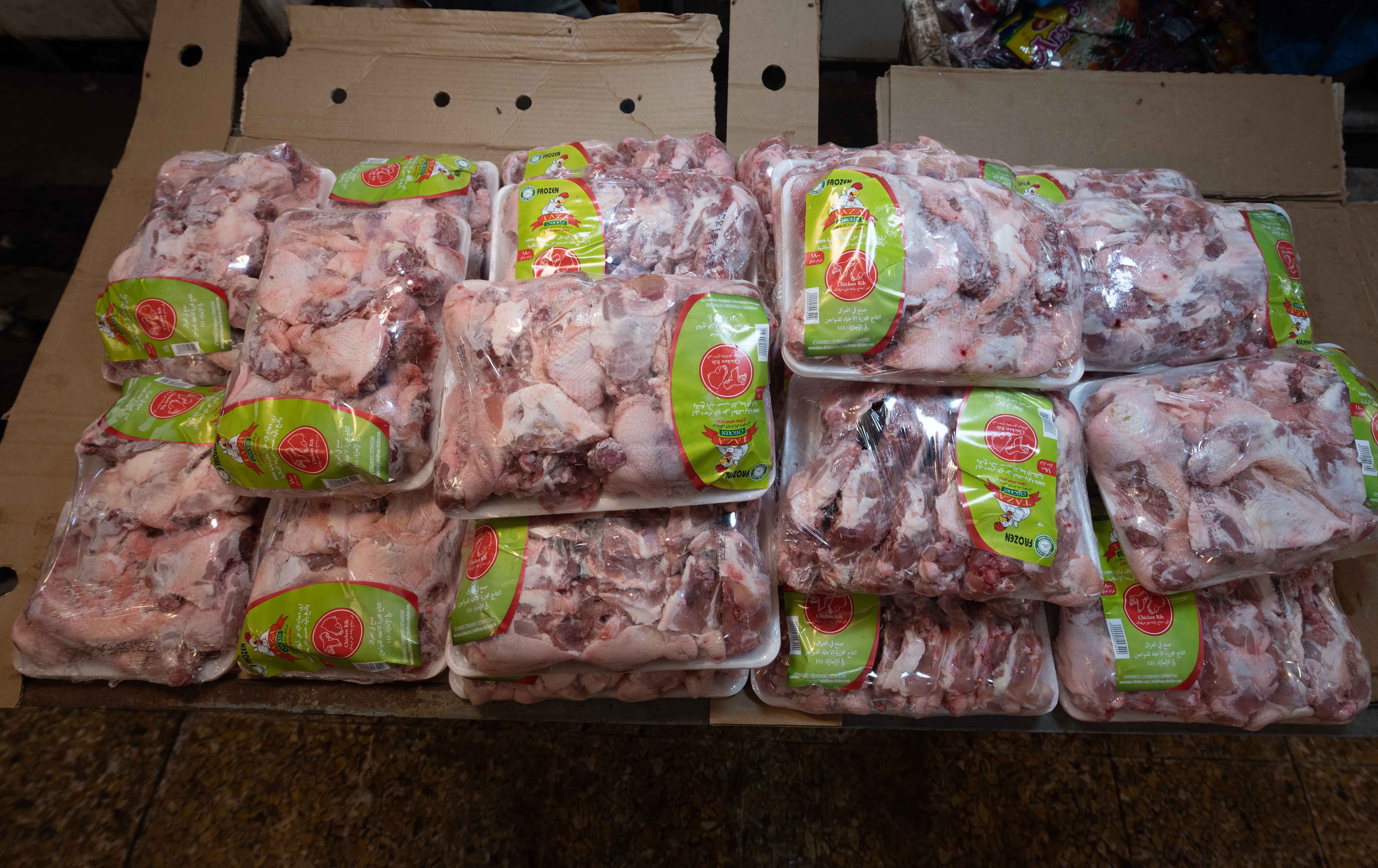 ژمارەیەک مریشکی بەستوو. وێنە: بڵند تاهیر - رووداو/ئەرشیڤ