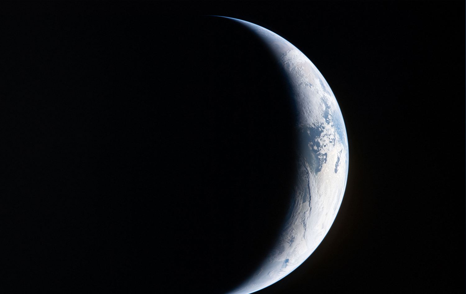 جانب من القمر - تصوير رواد الفضاء في رحلة آرتيميس