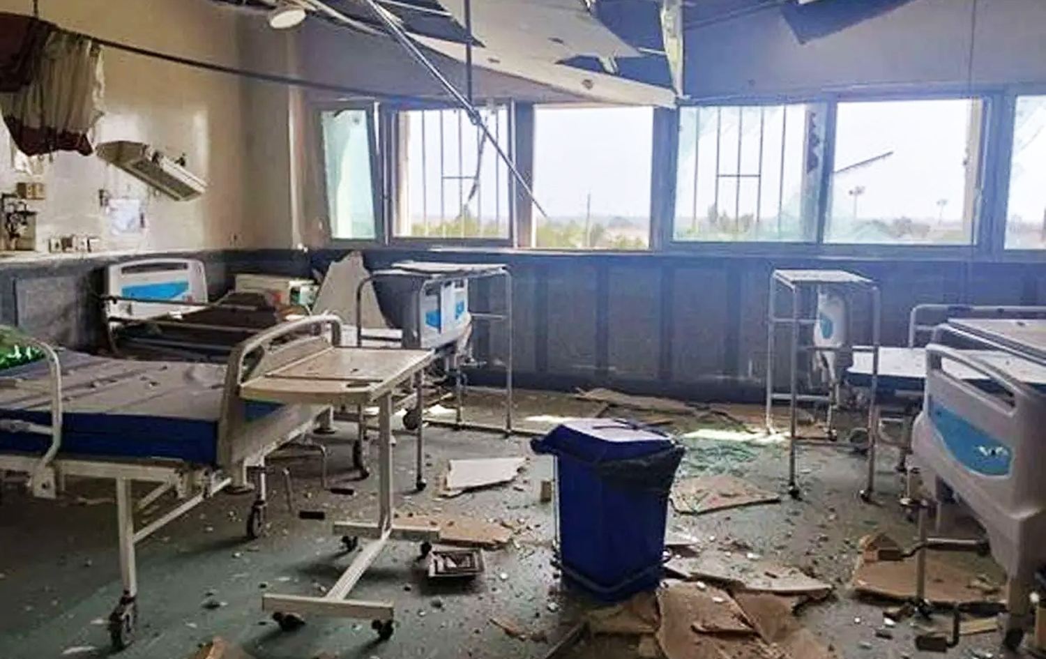 نەخۆشخانەیەک کە بەر هێرشی بۆردوومان کەوتووە. وێنە: fararu