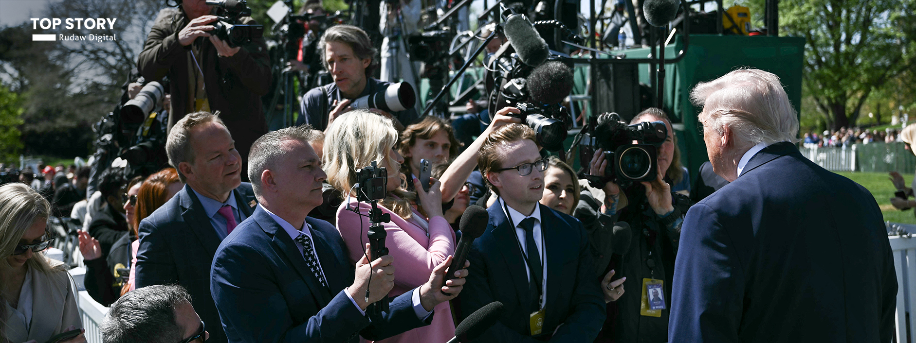 ترەمپ: لەو خەڵکە تووڕەم کە دەستیان بەسەر ئەو چەکانەدا گرت بۆ خۆپێشاندەرانی ئێرانمان نارد