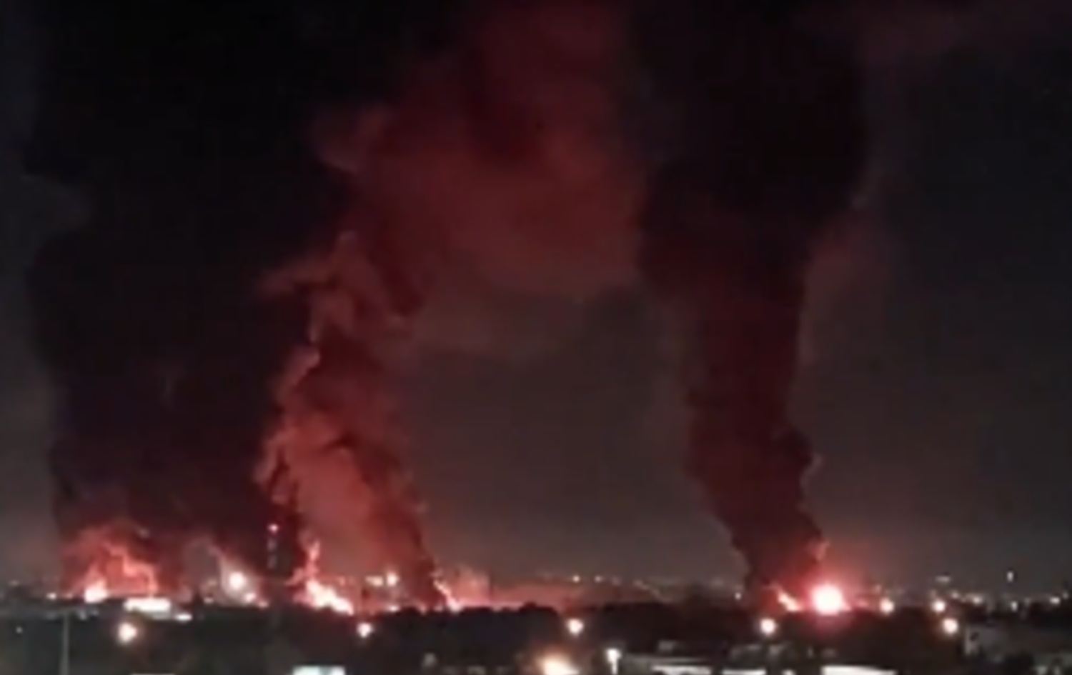 لە تاران و شارەکانی دەوروبەری دەنگی زنجیرەیەک تەقینەوەی بەهێز بیسترا