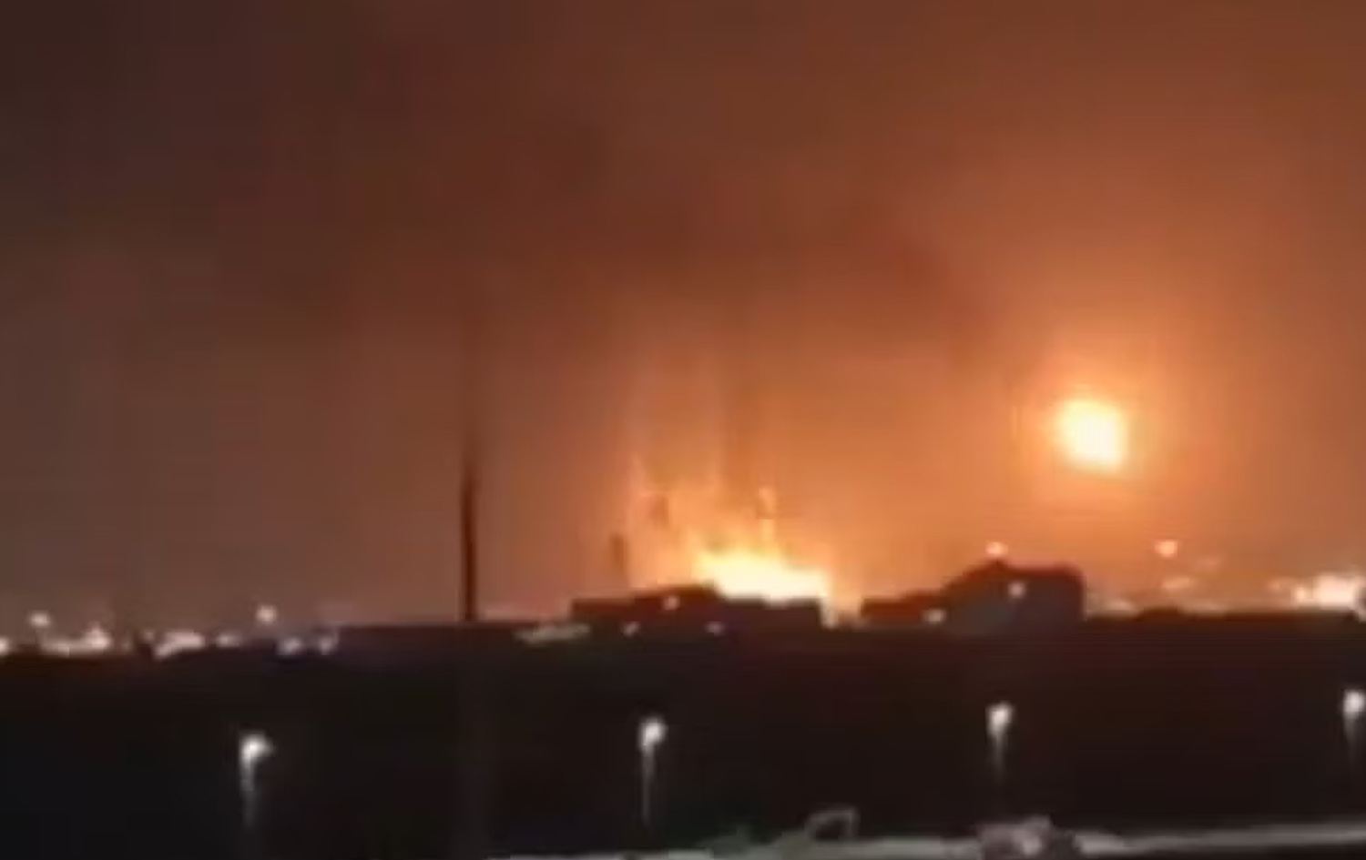 Suudi Arabistan’da petrokimya tesisine saldırı düzenlendi.