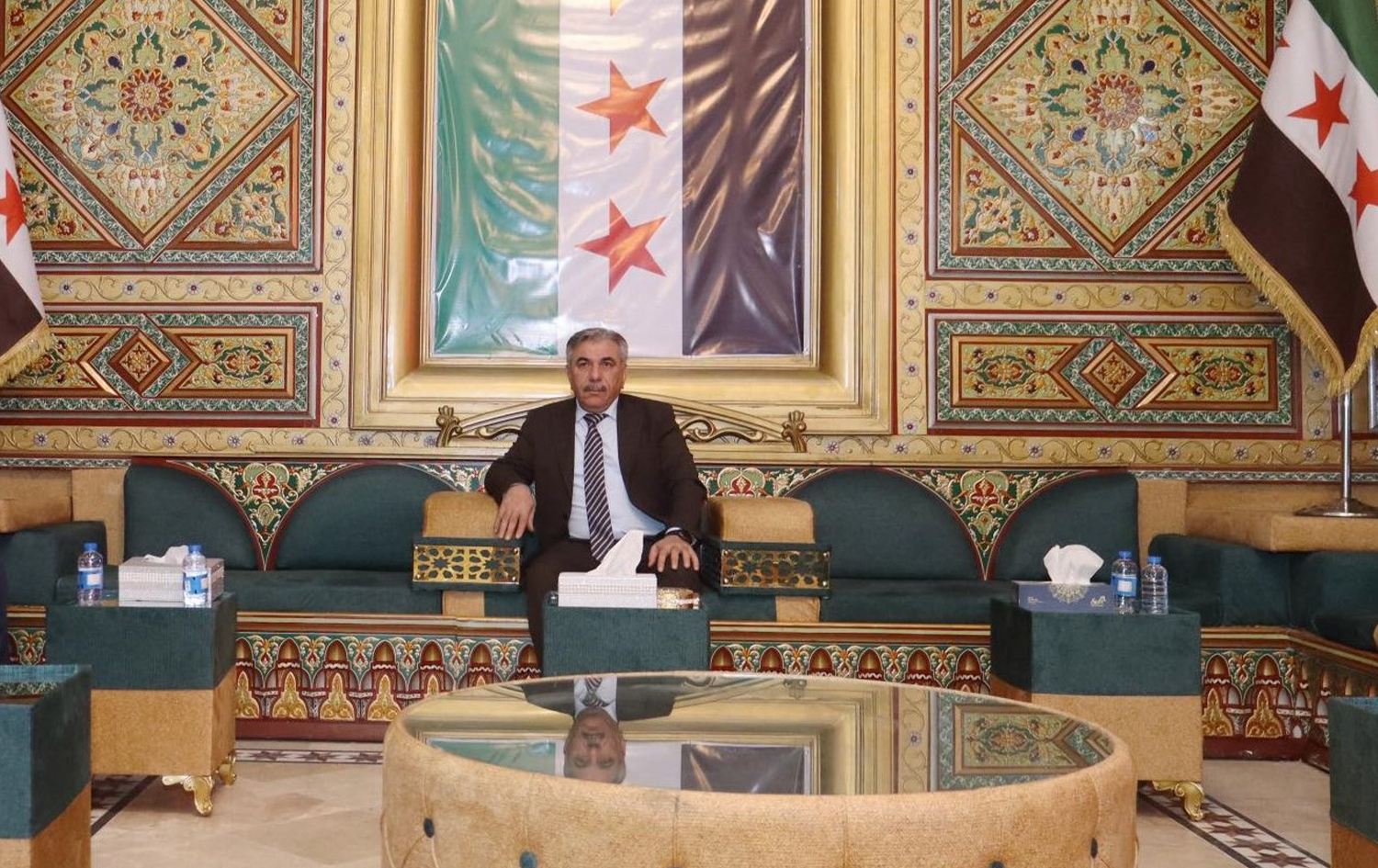 محافظ الحسكة لرووداو: 40 ألف موظف في مؤسسات الإدارة الذاتية سيُثبَّتون ضمن هيكلية الدولة 