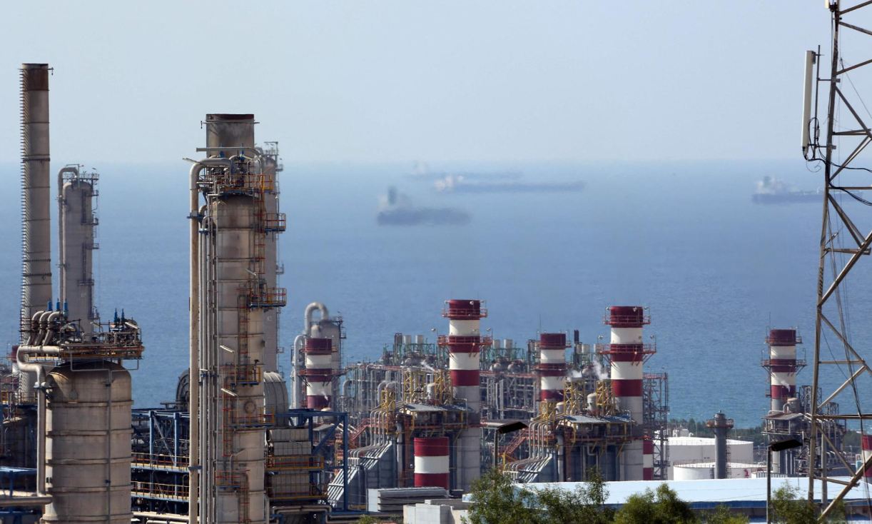 لەم وێنەیەدا بەشێک لە ناوەندی بەرهەمهێنانی پیشەسازی پێترۆکیمیایی ئێران لە عەسەلویە دەرکەوتووە. وێنە: AFP