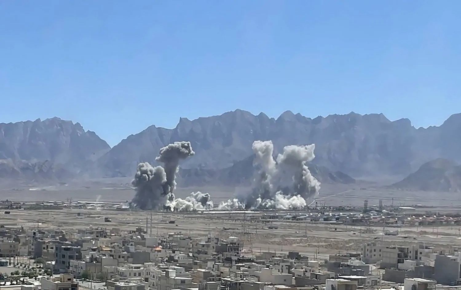 قصف مدينة يزد وسط ايران