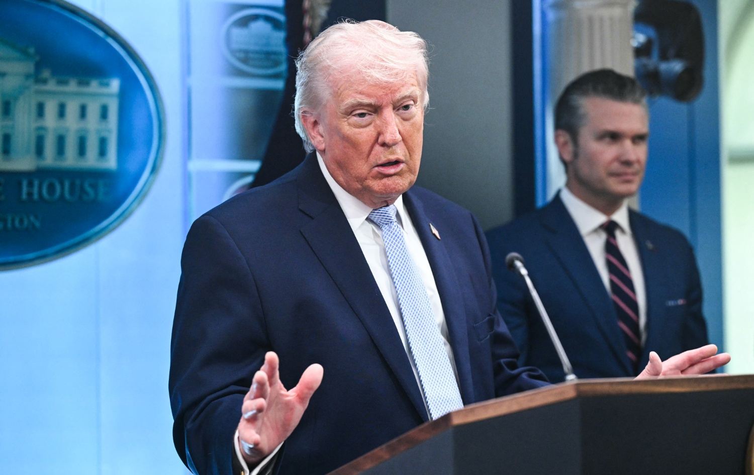 Demokratlardan Trump'a sert 'savaş' eleştiri:

Eski Temsilciler Meclisi Başkanı Nancy Pelosi 25'inci Ek Madde'yi gündeme getirdi...

Peki nedir bu ek madde?