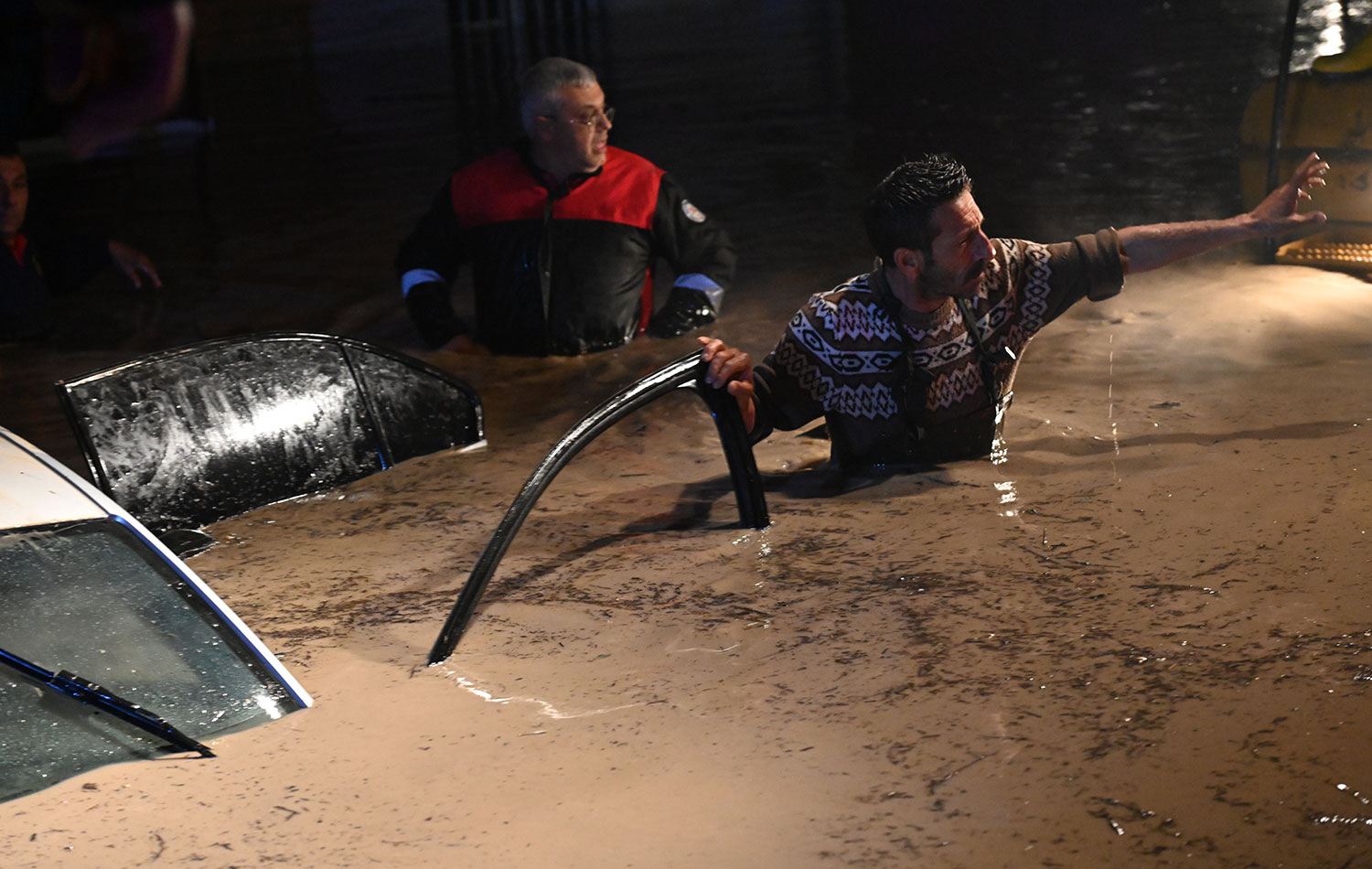 Osmaniye'de Bülbül Deresi'nin taşması sonucu selde sürüklenen araçtaki 2 kişi hayatını kaybetti. / Foto: AA