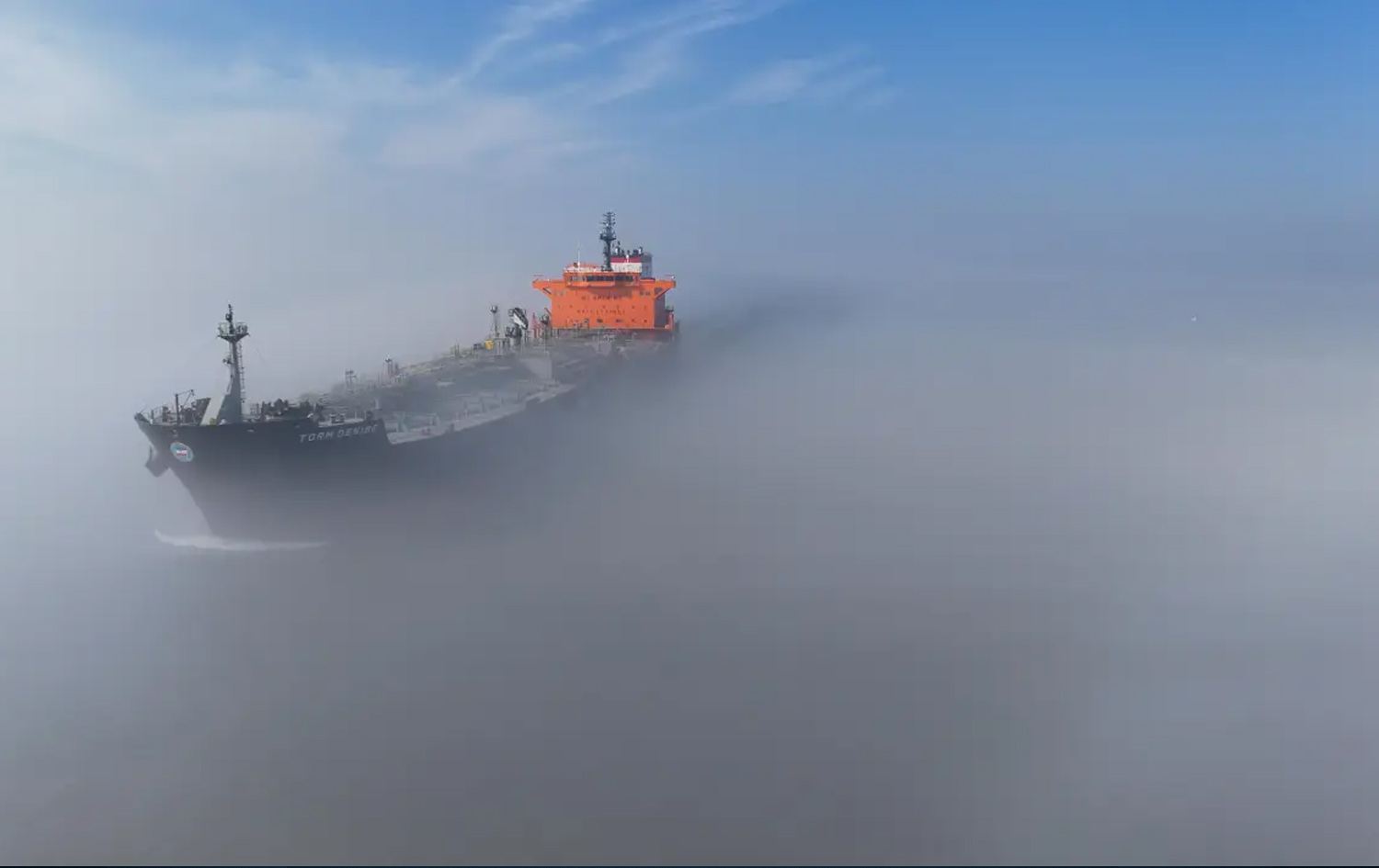 خاوەن کەشتییەکان لە هورمز چاوەڕوانی وردەکاریی ئاگربەستن