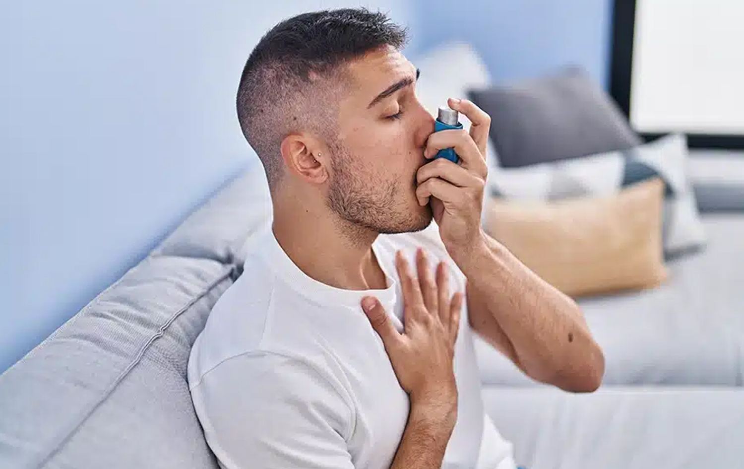 گەندێک هەناسەی تەنگ بووە و بەخاخ بەکاردەهێنێت.