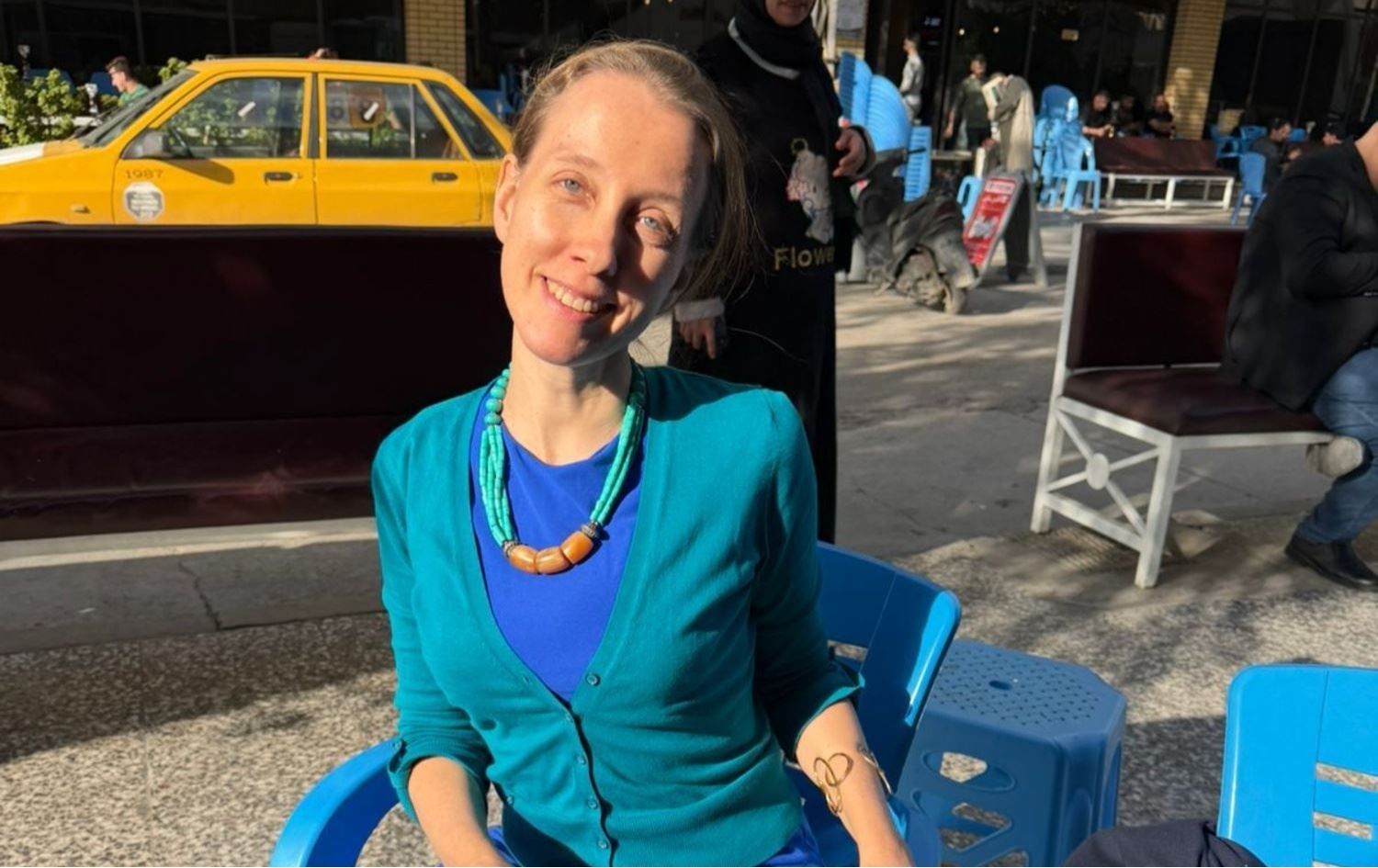 وێنەی رۆژنامەڤانەکە