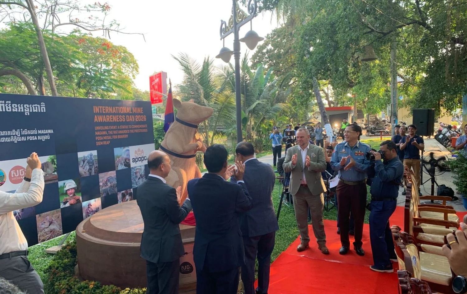 ساتی لادانی پەیکەری مشکەکە لە کەمپۆدیا