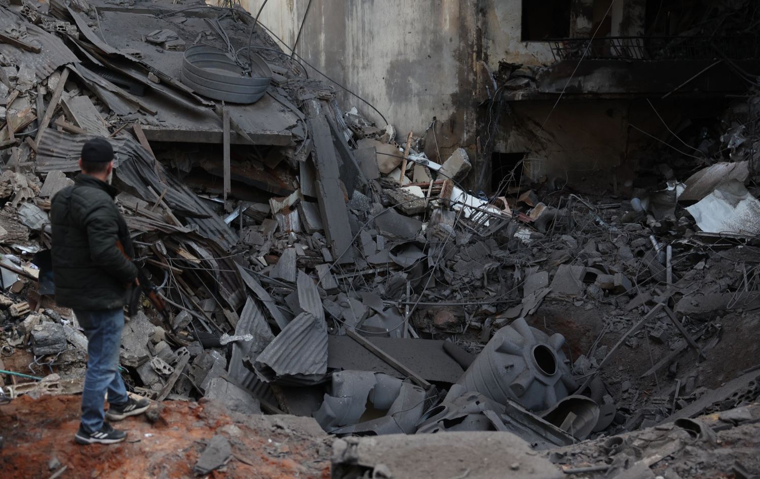 الجيش الإسرائيلي يعلن اغتيال السكرتير الشخصي لنعيم قاسم وابن شقيقه