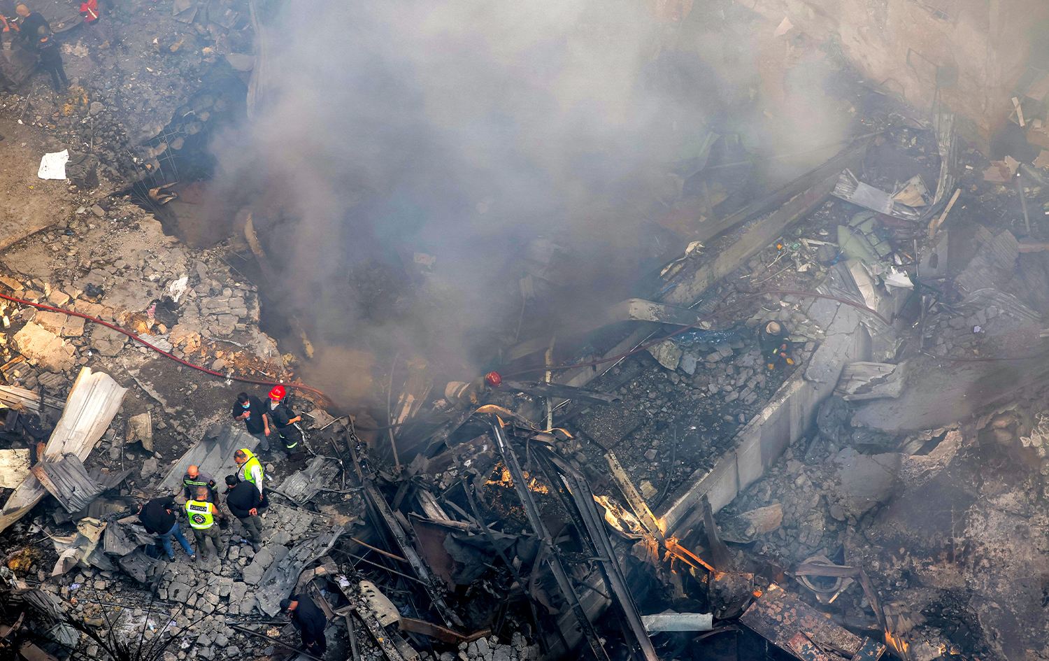 آثار القصف الإسرائيلي على بيروت - AFP