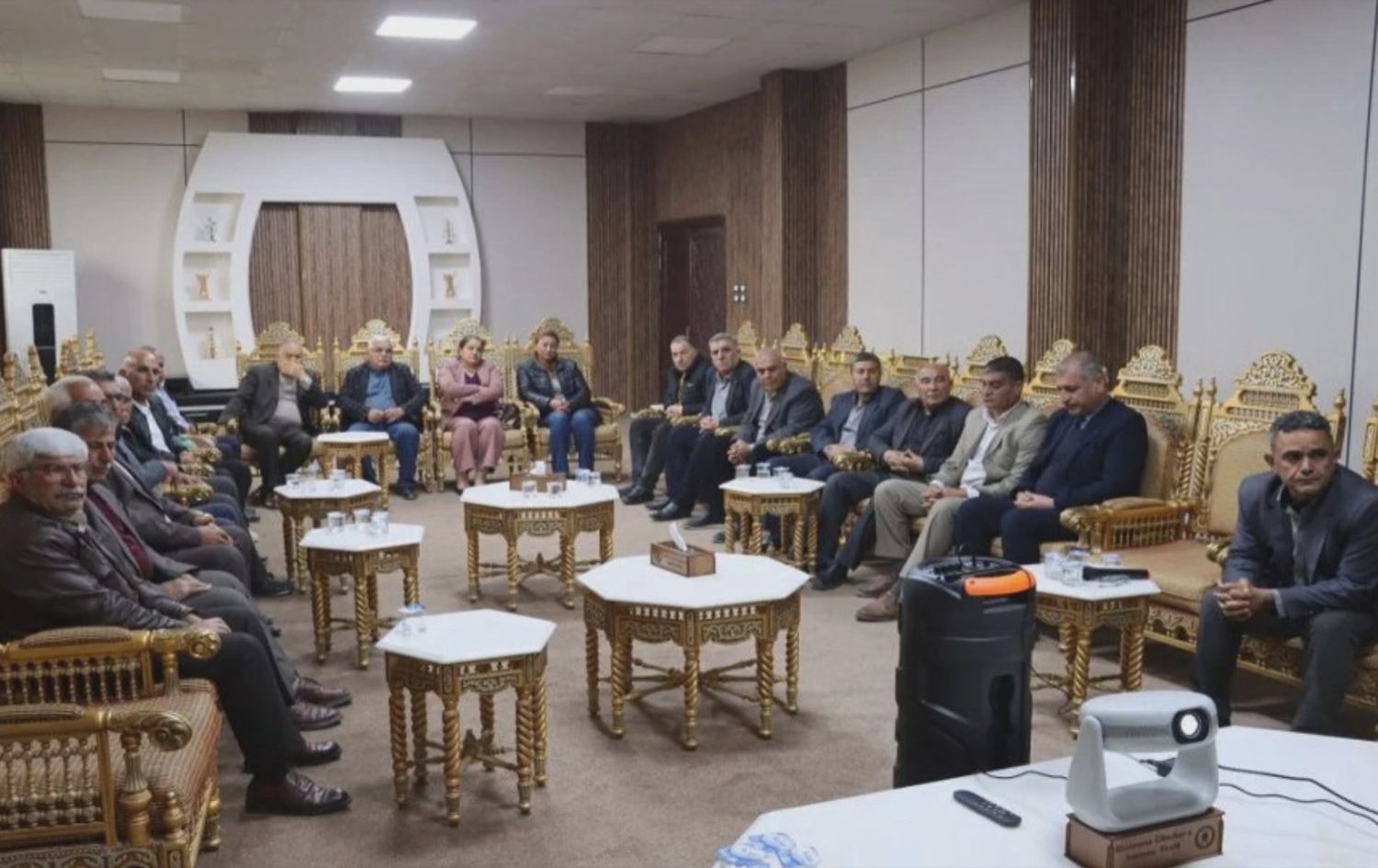 مەزڵووم عەبدی، ئەمڕۆ پێنجشەممە، لە رێگەی "زووم"ـەوە لەگەڵ نوێنەری پارتە کوردییەکان لە شاری کۆبانێ کۆبووەوە