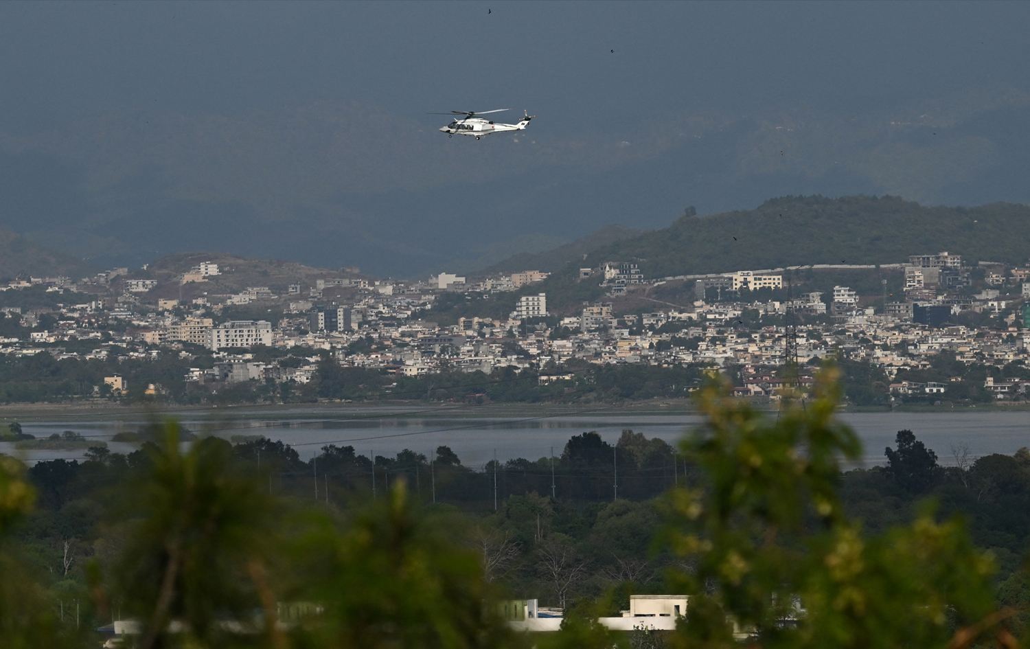 Dan û standinên Îran û Amerîkayê: Şandeya Tehranê li Pakistanê ye?