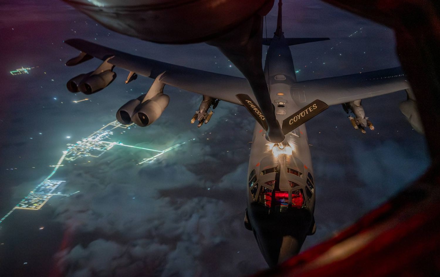 Balafireke şer sotemeniyê werdigire / Wêne: CENTCOM