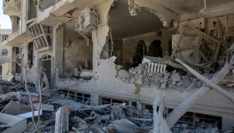 باڵەخانەیەکی بۆردوومانکراو لە ئێران.