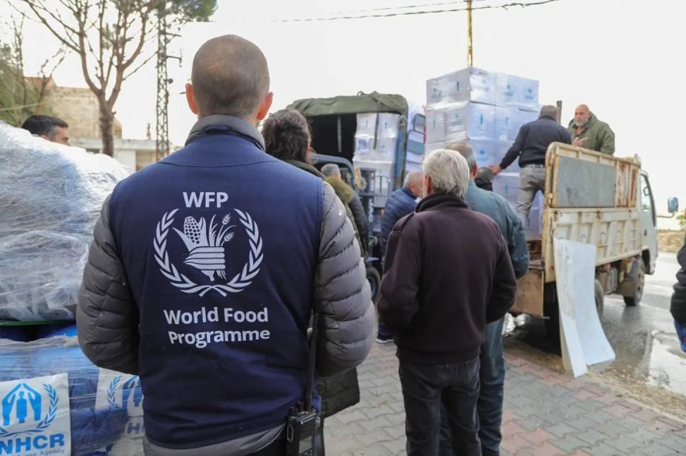 تیمی هاوکارییەکانی بەرنامەی خۆراکی جیھانی (WFP)، کۆمیسیۆنی باڵای پەنابەرانی نەتەوە یەکگرتووەکان (UNHCR)، یونسێف (UNICEF) و سندوقی نەتەوە یەکگرتووەکان بۆ دانیشتووان (UNFPA)، لە ناوچەی قولەیعە لە باشووری لوبنان، 27ـی ئازاری 2026. وێنە: Reuters