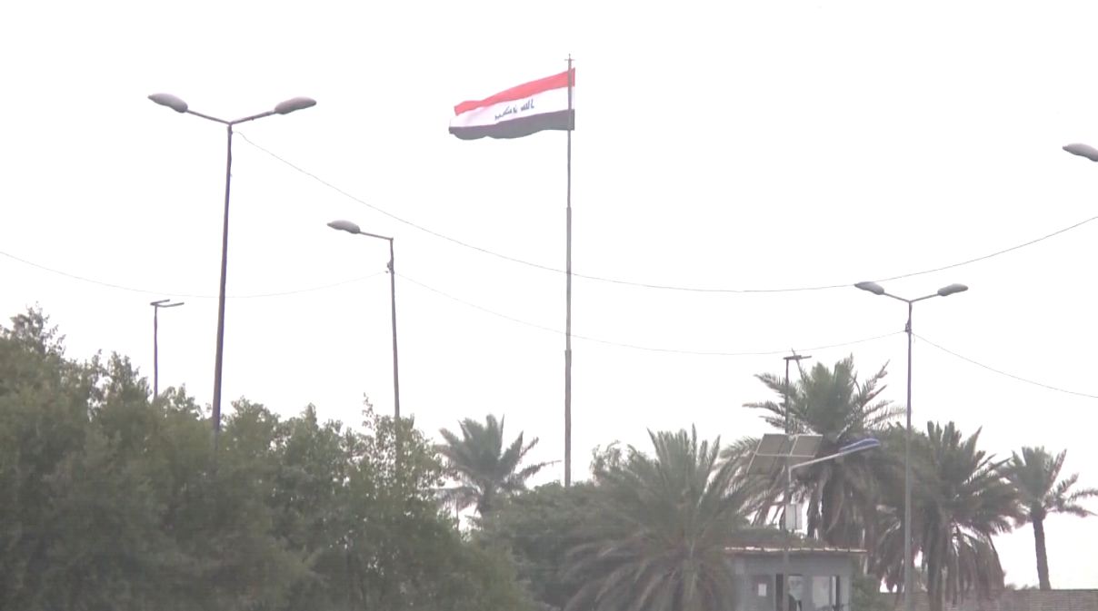 علم العراق في بغداد 