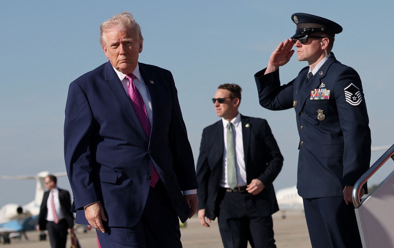 ترەمپ: کەشتییەکانی گوێزەرەوەی نەوت بەرەو ئەمریکا دێن و جێگرەوەى تەنگەى هورمز هەیە