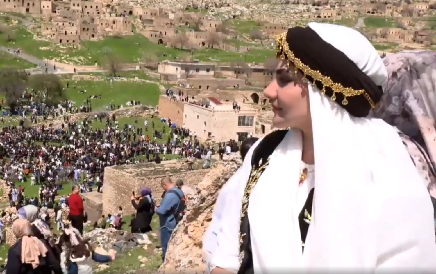 هەزاران ئێزدی لە گوندی کیوەخی پارێزگای شرنەخ جەژنی سەری ساڵی ئێزدی پیرۆز دەکەن