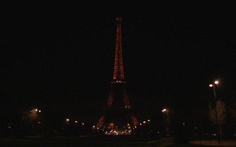 Eyfel karanlığa büründü...