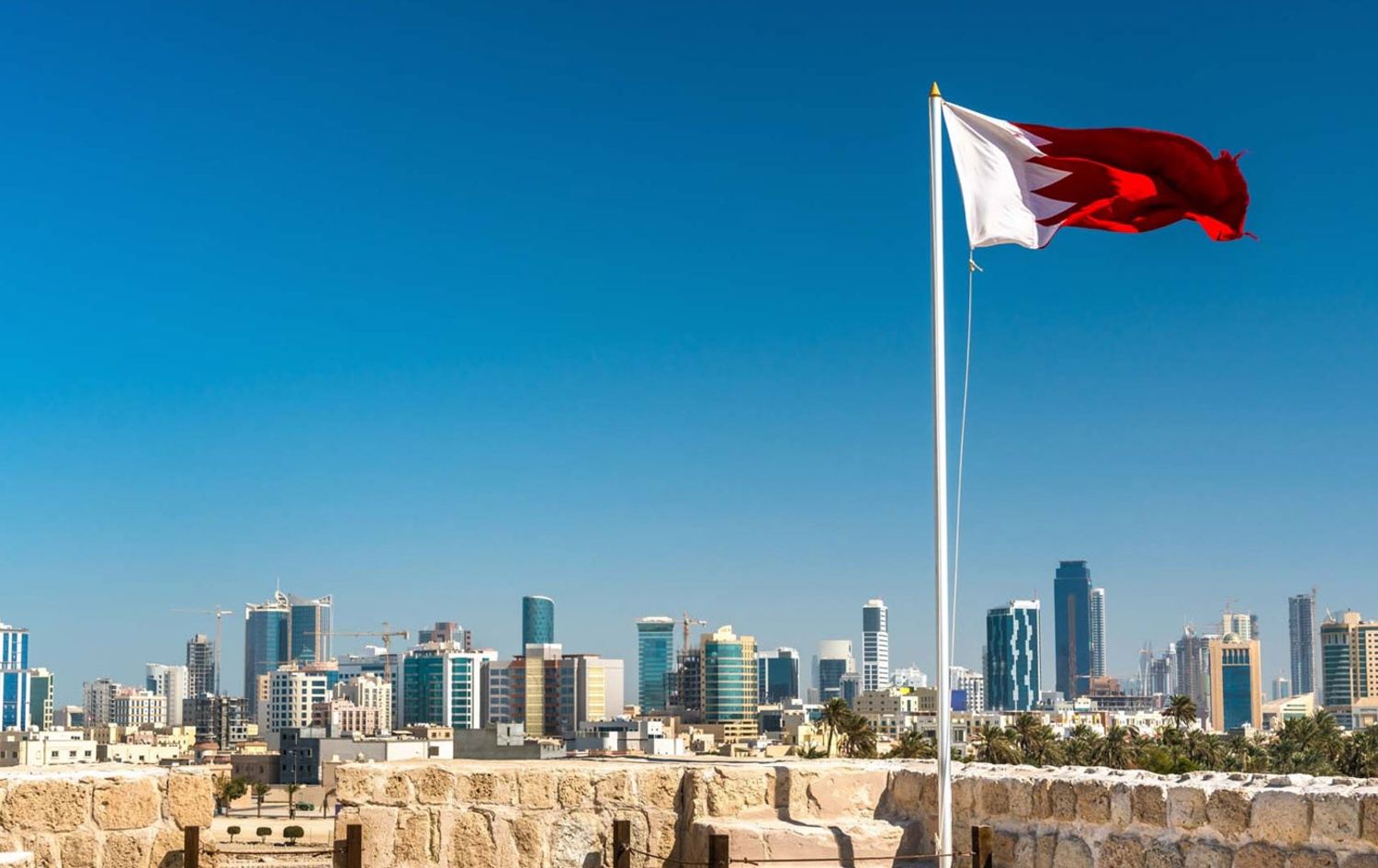 بەحرێن وڵاتینامە لە 69 کەس وەردەگرێتەوە