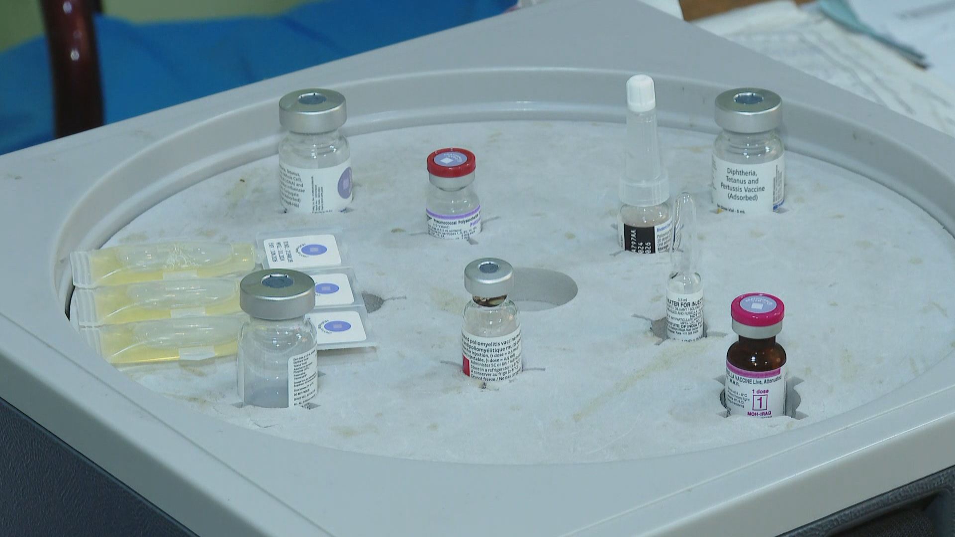 چەند ڤاکسینێک.