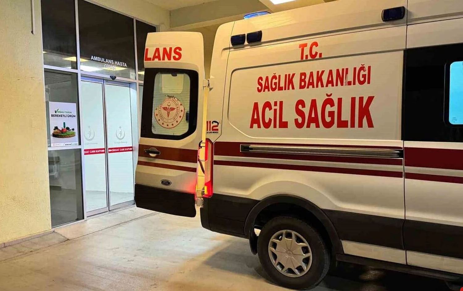 وێنەی ئەمبوڵانسێک. وێنەکە بۆ روونکردنەوەی هەواڵەکەیە