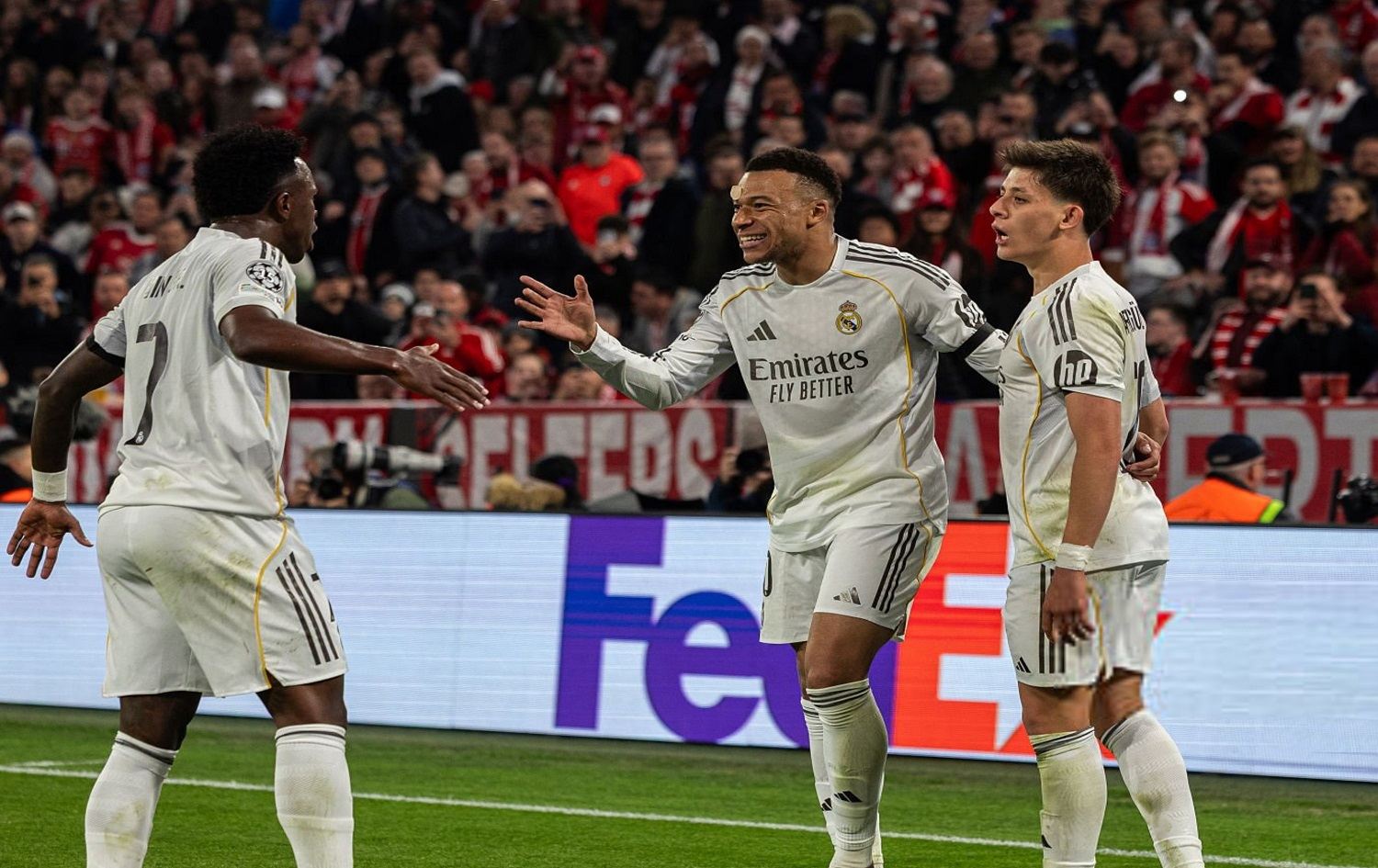 لاعبو ريال مدريد غولر ومبابي وفينيسيوس