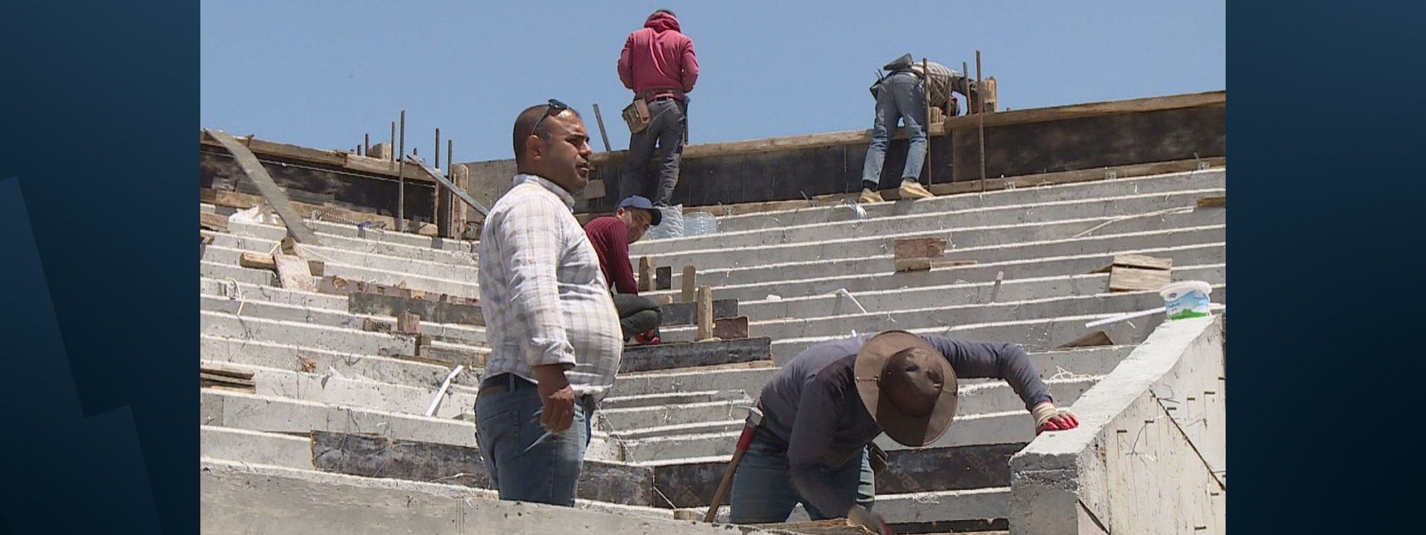 Laborers work on a construction site. File photo: Rudaw 