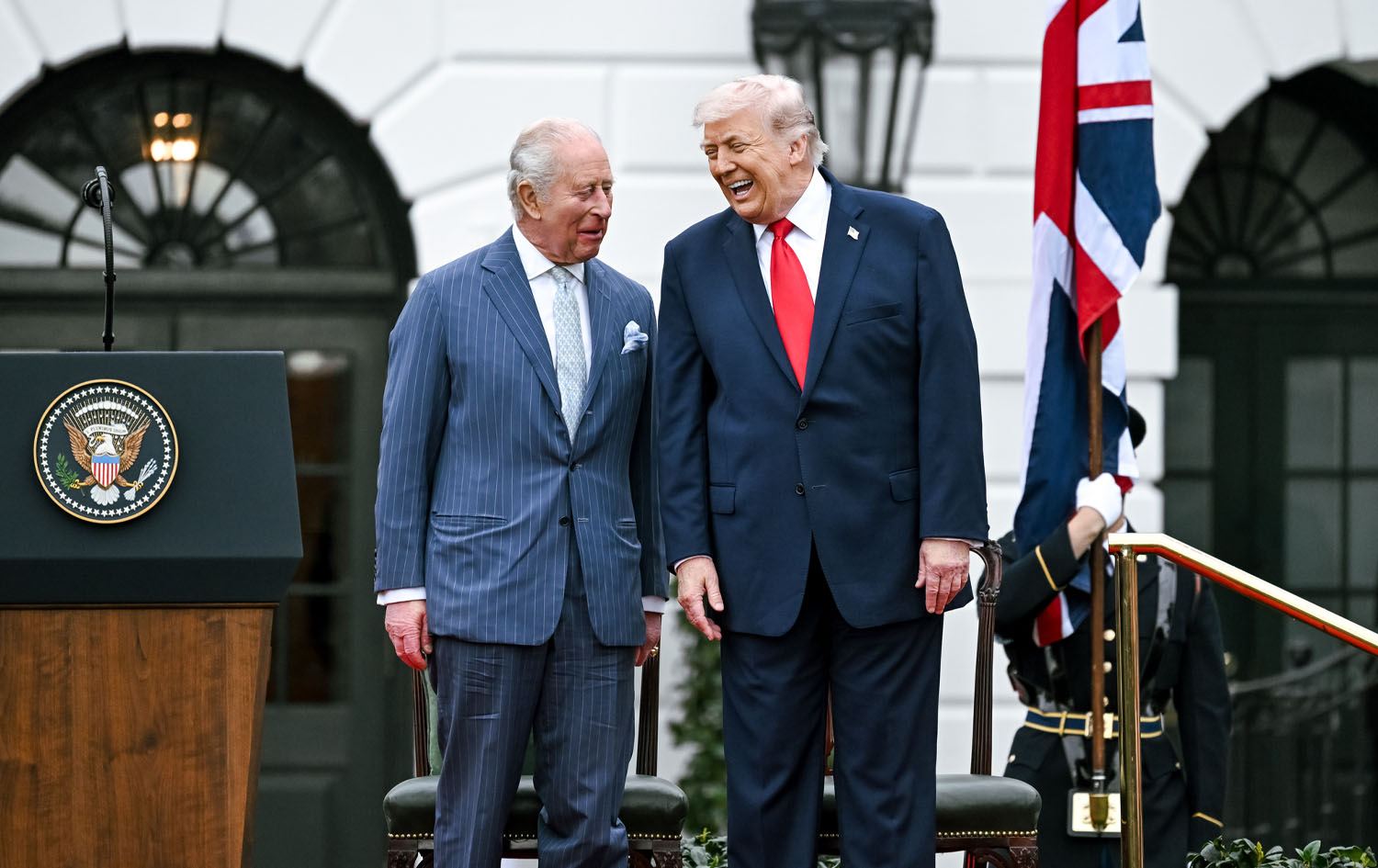 دۆناڵد ترەمپ، سەرۆکی ئەمریکا و شا چارلز، شای بەریتانیا