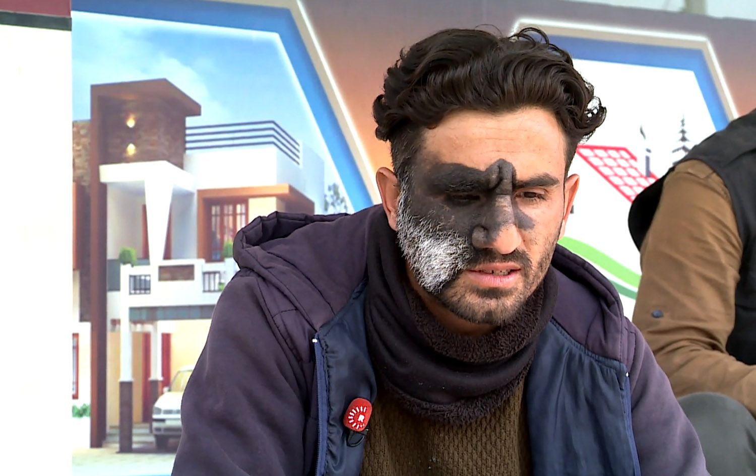 یونس عەباسی تەمەن 25 ساڵ