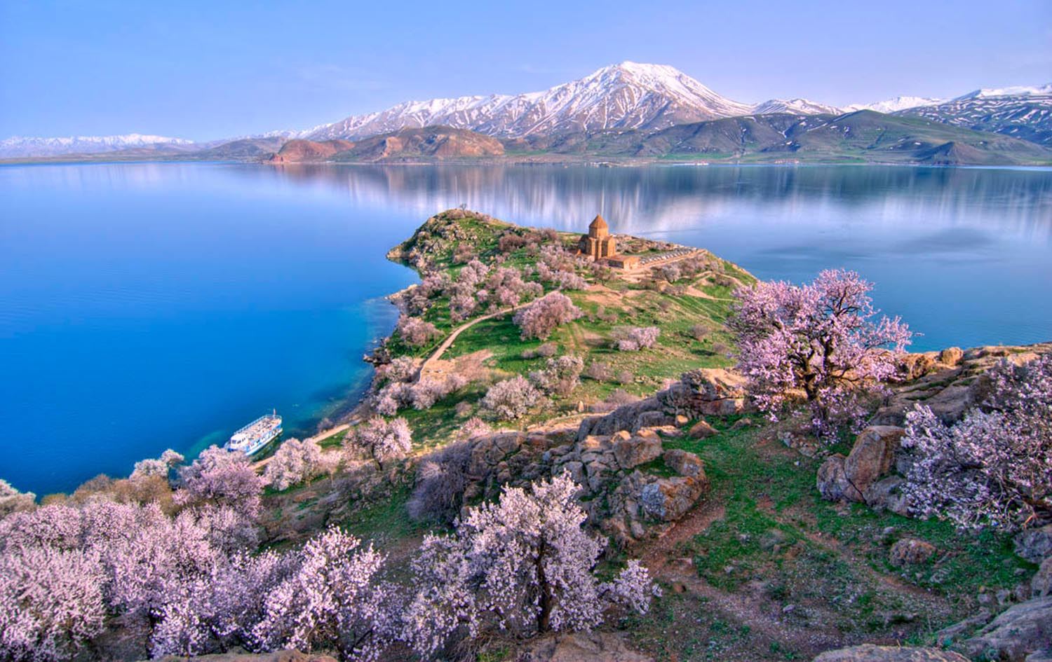 سەرۆکی ژووری بازرگانی و پیشەسازیی وان: هانی هاونیشتمانییانی هەرێمی کوردستان دەدەین سەردانی ئێرە بکەن