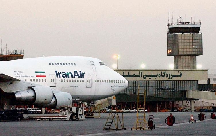 فڕۆکەیەک لە فڕۆکەخانەیەکی ئێران