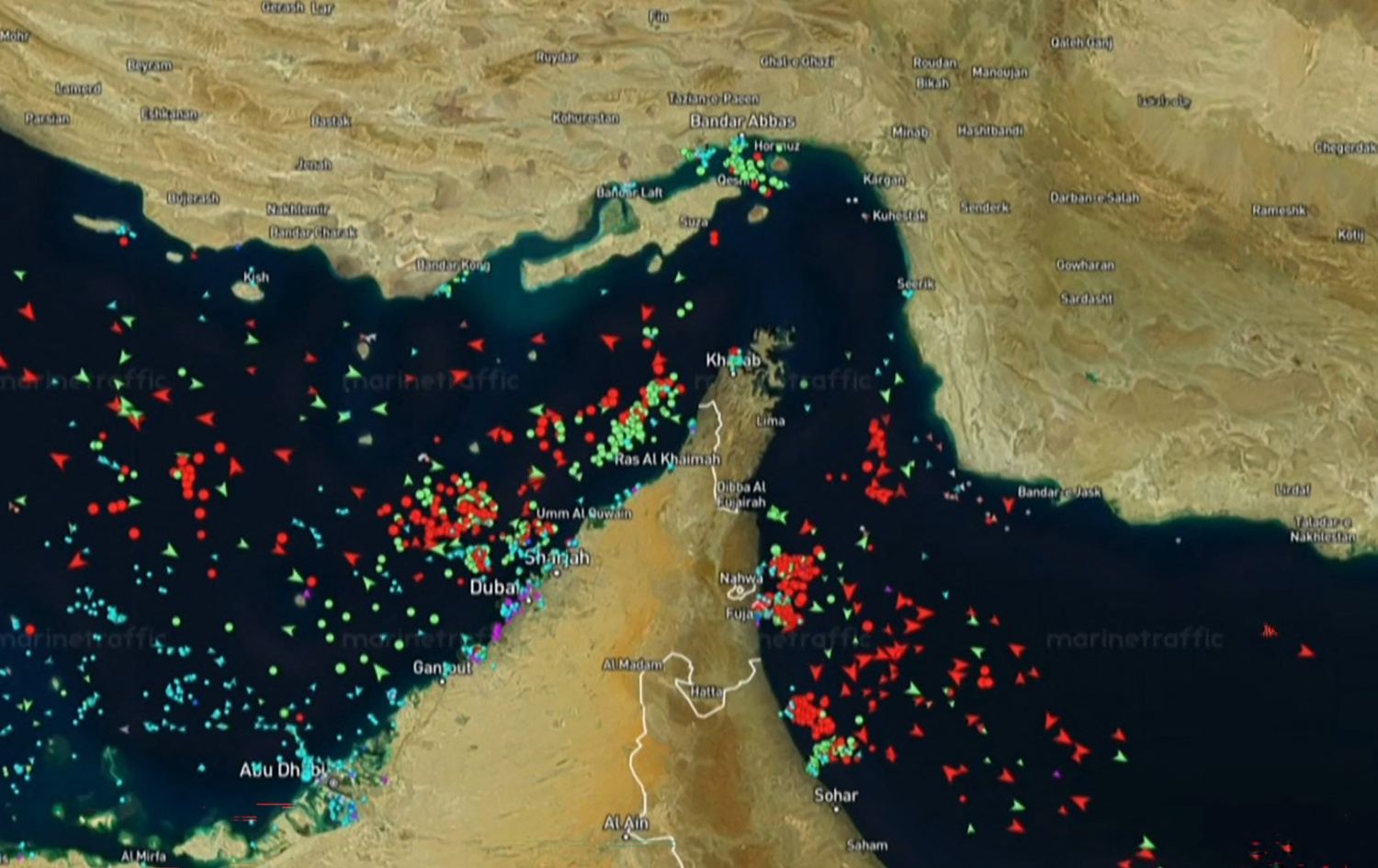 داخرانی تەنگەی هورمز و گەمارۆکەی ئەمریکا؛ کاریگەرییەکانی لەسەر چارەنووسی جەنگ