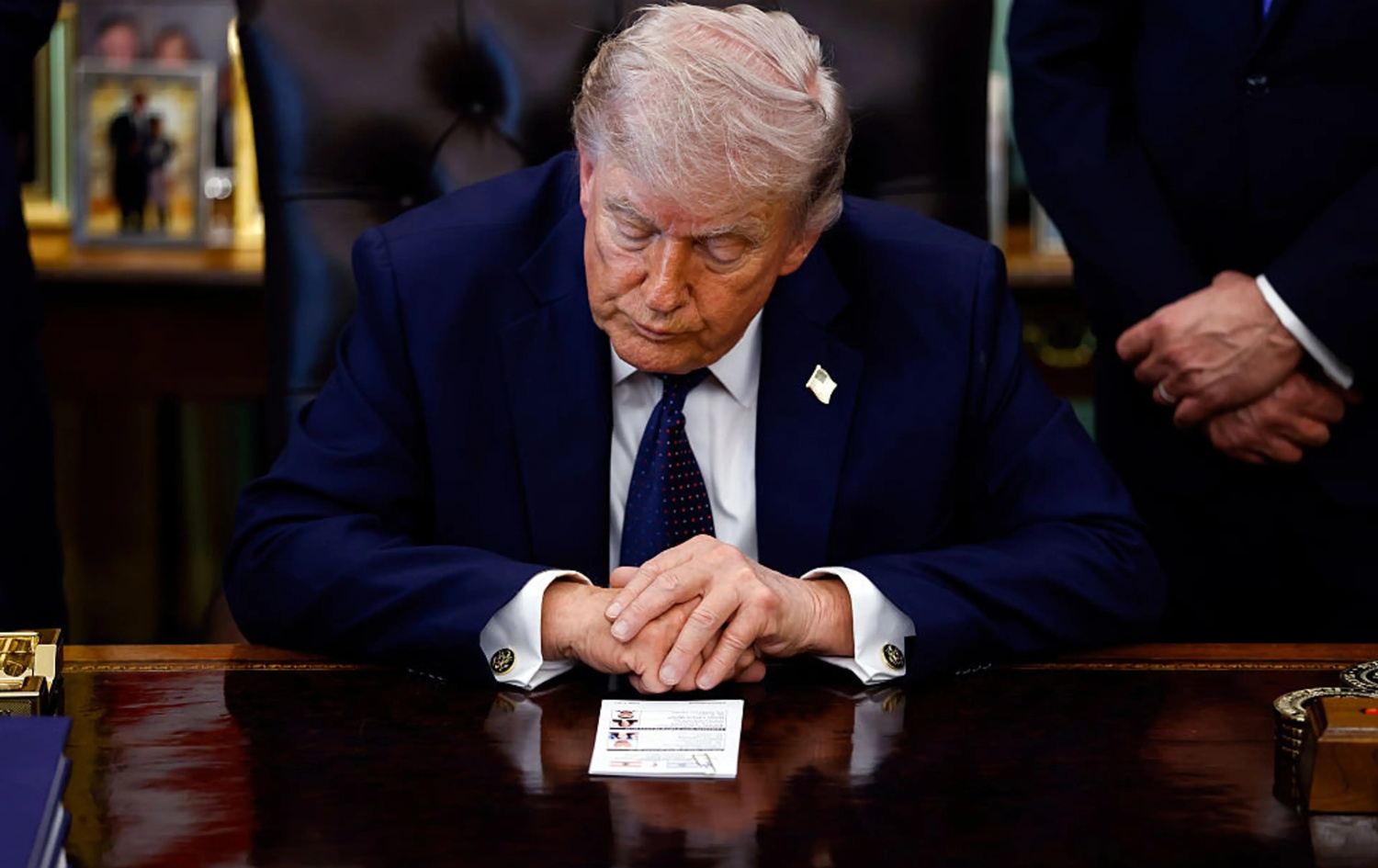 راپۆرتێک: ترەمپ بیر لە هێرشی زەوینیی بۆ سەر تەنگەى هورمز دەکاتەوە