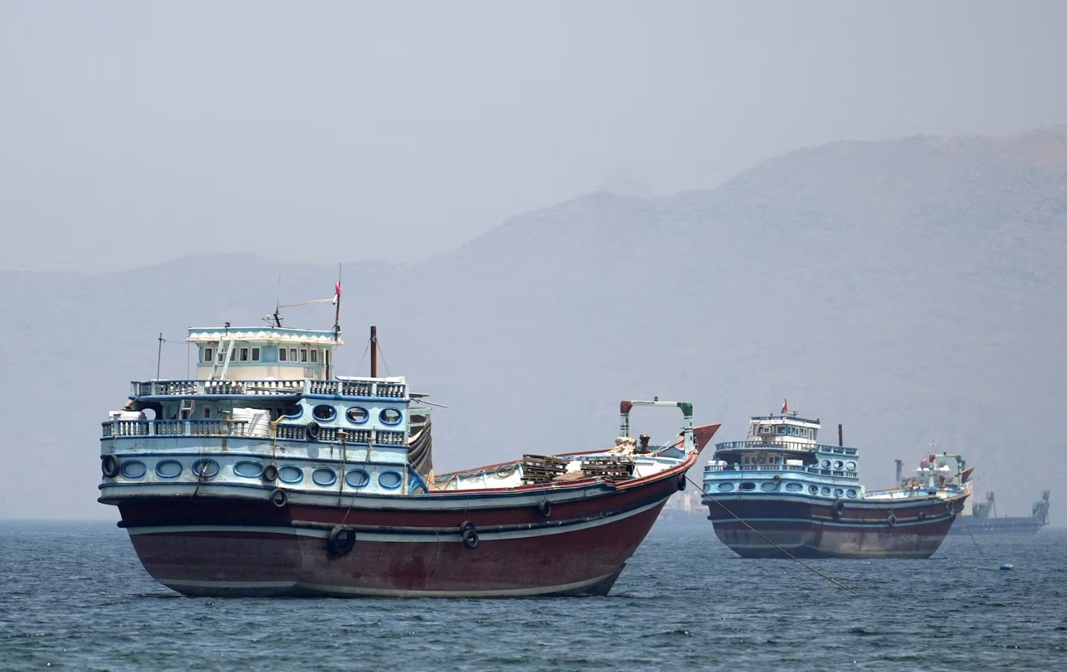کەشتییەکان لە تەنگەی هورمز ماونەتەوە و نرخی نەوتی برێنتیش زیاتر بەرزبووەوە